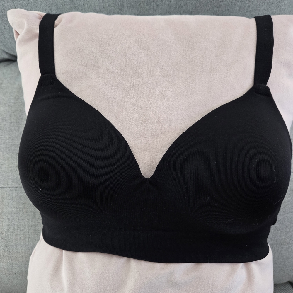 Elegant Black Wireless Bra
